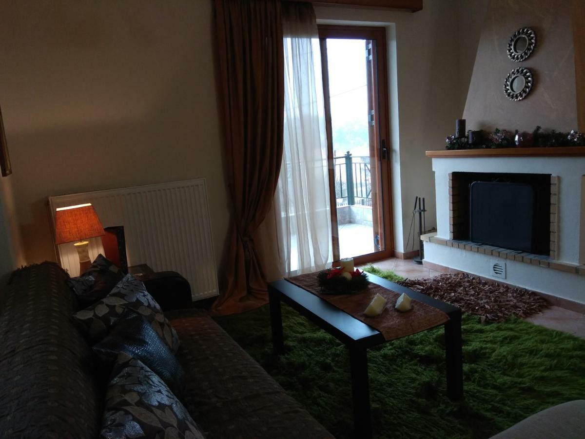Mainades House Apartment Vitina Luaran gambar
