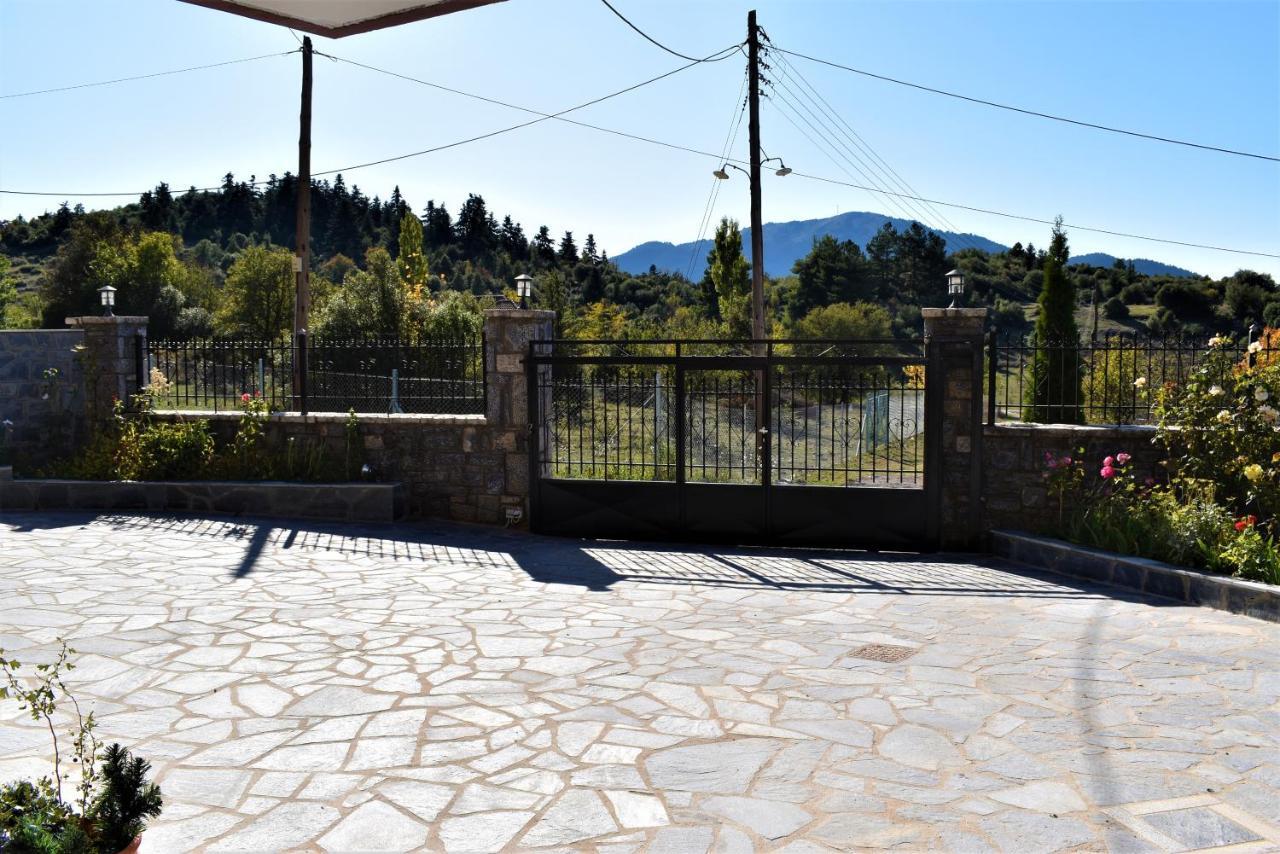 Mainades House Apartment Vitina Luaran gambar